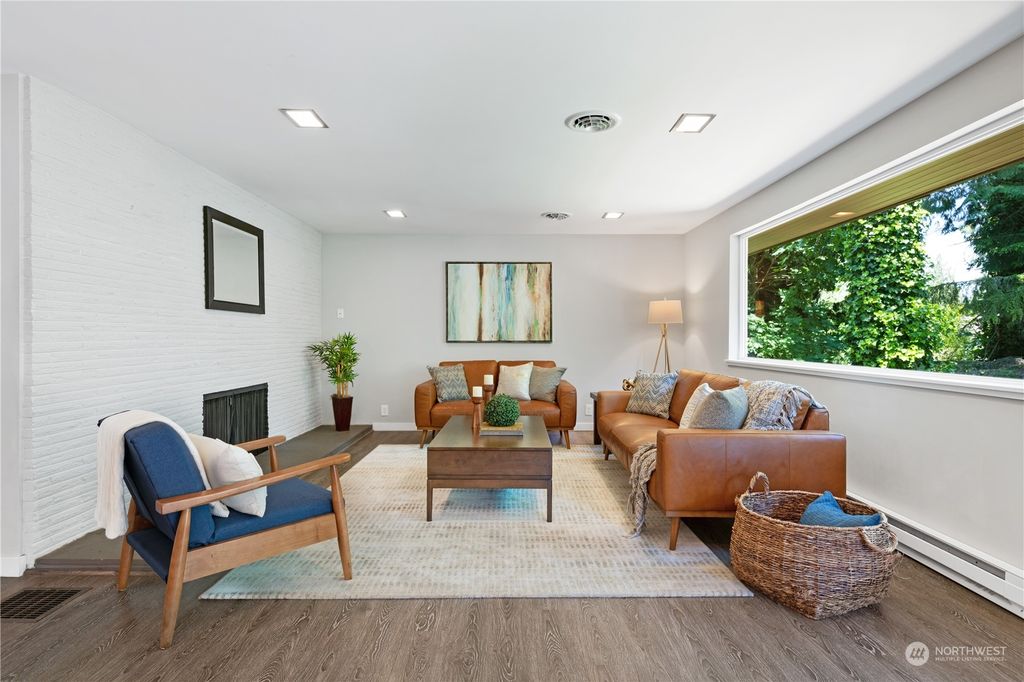 Photo of 17406 SE 60th Street, Bellevue, WA 98006 (MLS # 2131797)