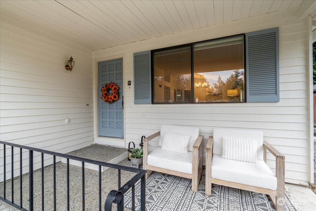 Photo of 24824 S 12th Avenue, Des Moines, WA 98198 (MLS # 2174407)