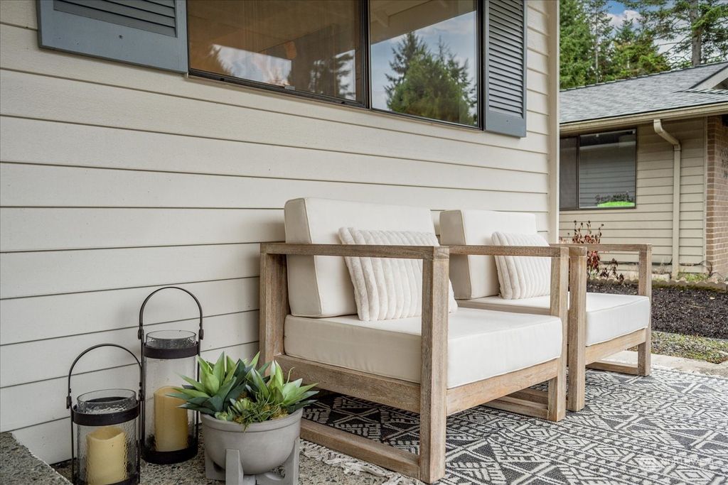 Photo of 24824 S 12th Avenue, Des Moines, WA 98198 (MLS # 2174407)