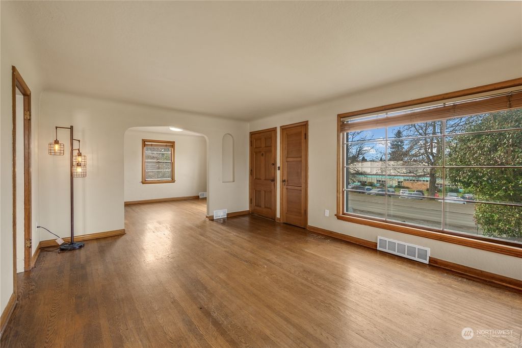 Photo of 9226 15th Avenue NW, Seattle, WA 98117 (MLS # 2195890)