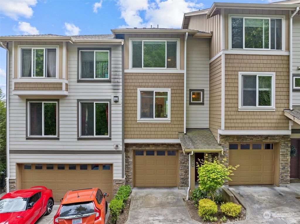 Photo of 21289 SE 42nd Place, Issaquah, WA 98029 (MLS # 2236566)