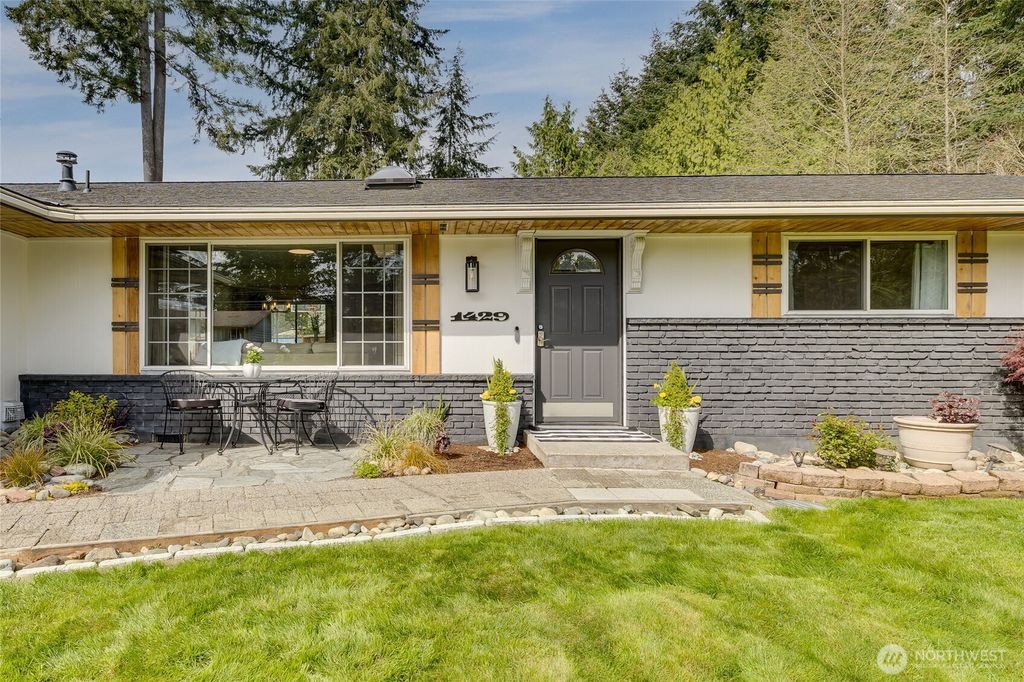 Photo of 1429 138th Street SE, Mill Creek, WA 98012 (MLS # 2358316)