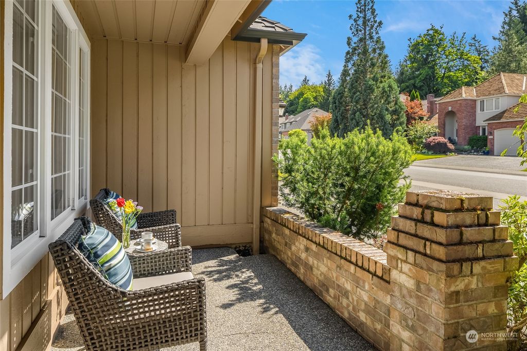Photo of 4622 191st Place NE, Sammamish, WA 98074 (MLS # 2133841)