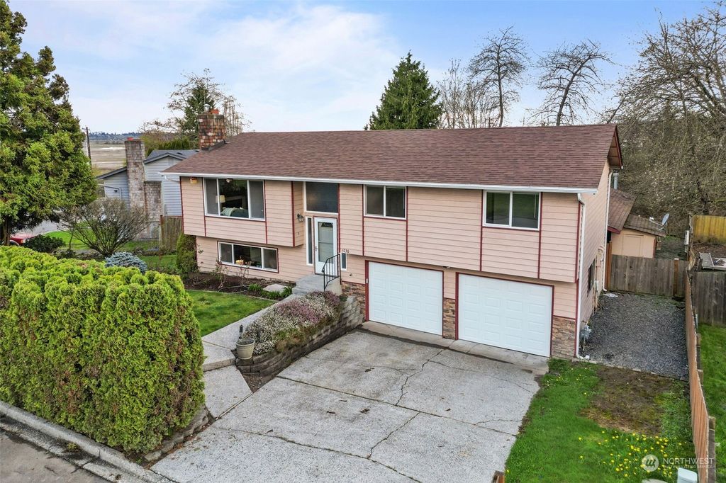 Photo of 5730 60th Drive NE, Marysville, WA 98270 (MLS # 2214540)