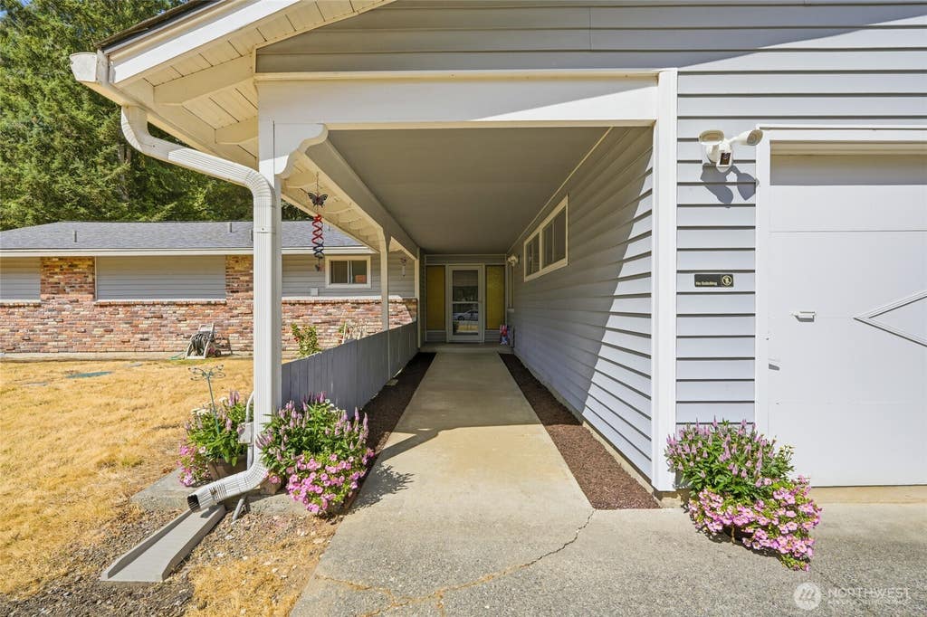 Photo of 12012 31st Drive SE, Everett, WA 98208 (MLS # 2561546)