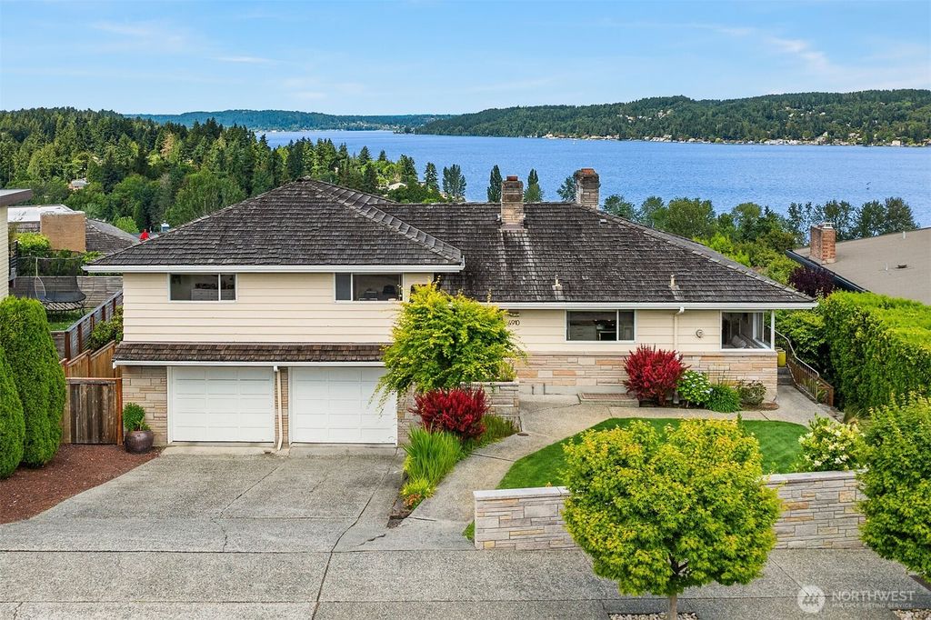 Photo of 4910 NE 86th Street, Seattle, WA 98115 (MLS # 2382639)