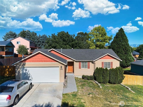 Photo of 390 Austin Street, Walla Walla, WA 99362 (MLS # 2535868)