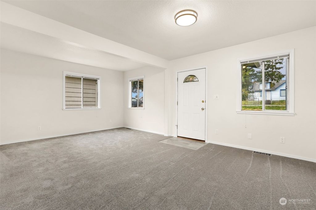 Photo of 917 Maple Street, Everett, WA 98201 (MLS # 2043235)