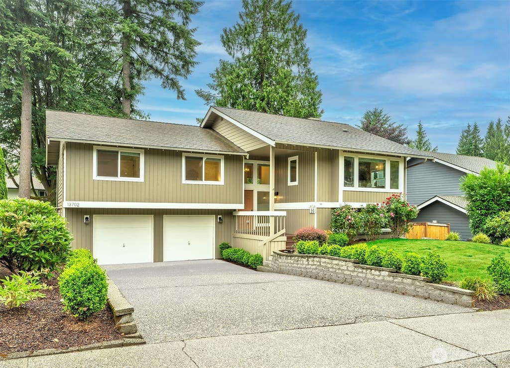 Photo of 13702 173rd Place NE, Redmond, WA 98052 (MLS # 2571165)