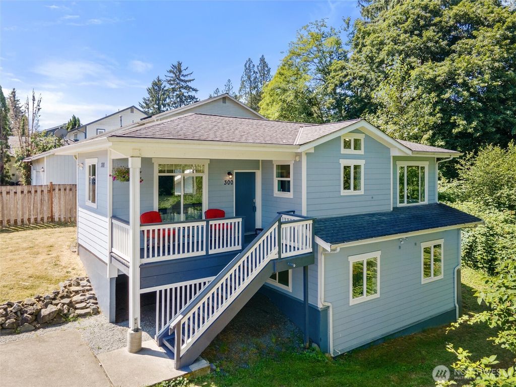 Photo of 300 Cascade Avenue, Granite Falls, WA 98252 (MLS # 2385337)
