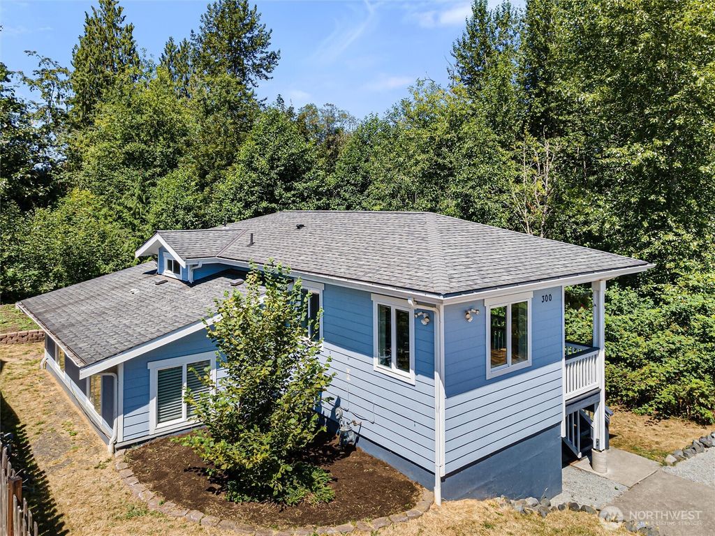 Photo of 300 Cascade Avenue, Granite Falls, WA 98252 (MLS # 2385337)