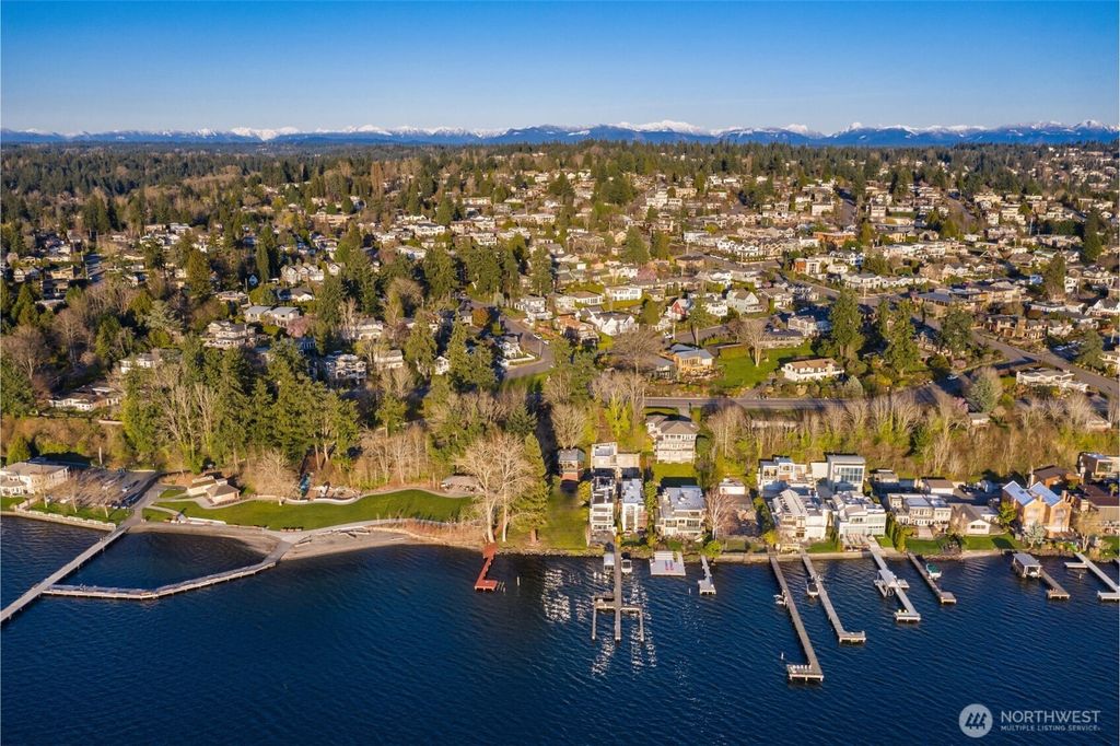 Photo of 557 5th Avenue W, Kirkland, WA 98033 (MLS # 2514140)