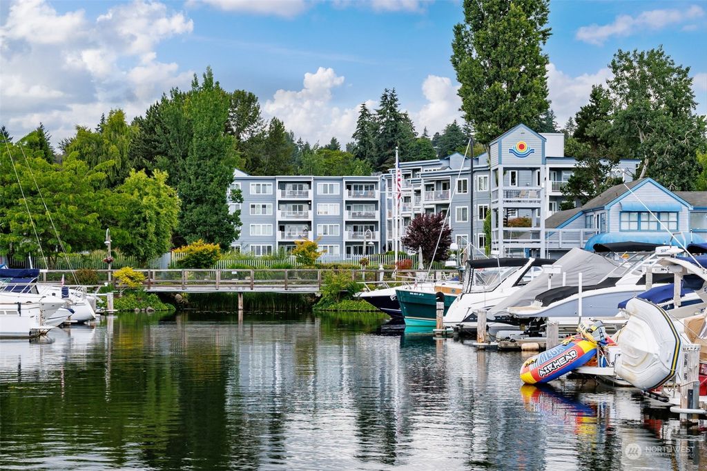 Photo of 6125 NE 175th Street #M103, Kenmore, WA 98028 (MLS # 2130922)