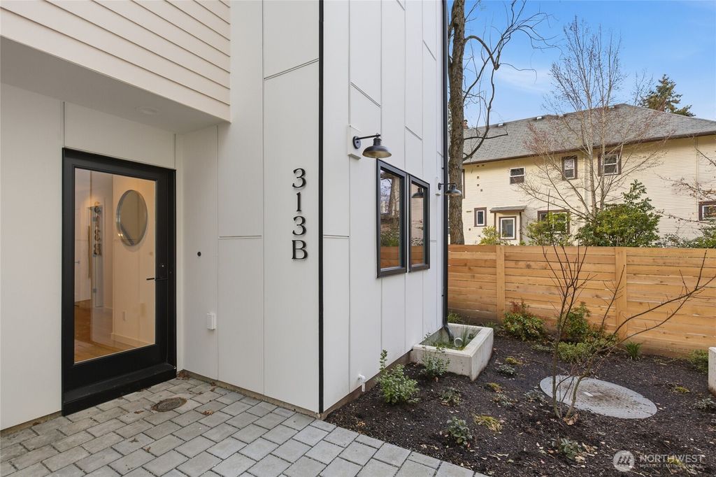 Photo of 313 17th Avenue E #B, Seattle, WA 98112 (MLS # 2483755)