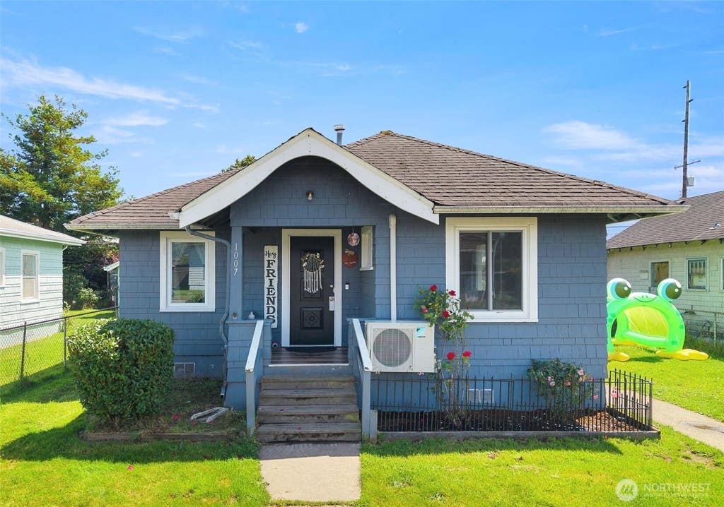 Photo of 1007 W Market Street, Aberdeen, WA 98520 (MLS # 2562263)