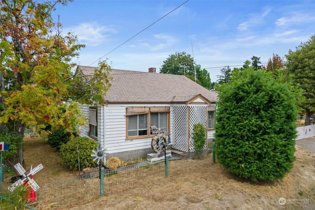 Photo of 656 SW 149th Street, Burien, WA 98166 (MLS # 2163233)