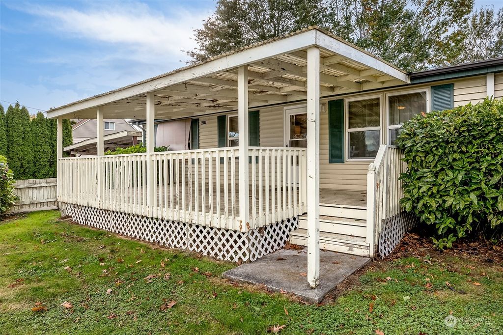 Photo of 211 Main Street, Algona, WA 98001 (MLS # 2012276)