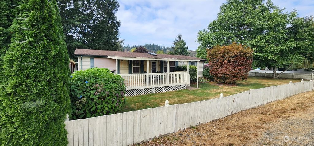 Photo of 211 Main Street, Algona, WA 98001 (MLS # 2012276)
