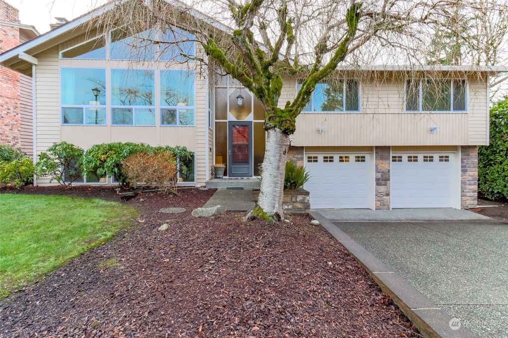 Photo of 15721 SE 171st Place, Renton, WA 98058 (MLS # 2319022)