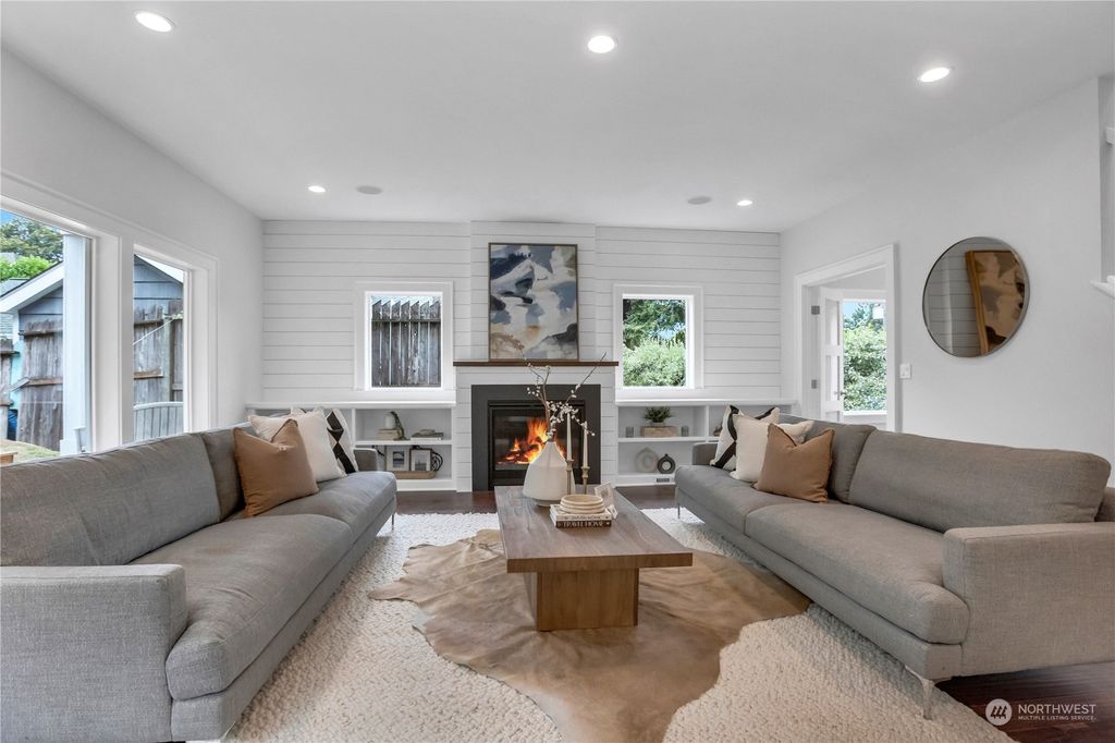 Photo of 2547 NE 98th Street, Seattle, WA 98115 (MLS # 2165995)