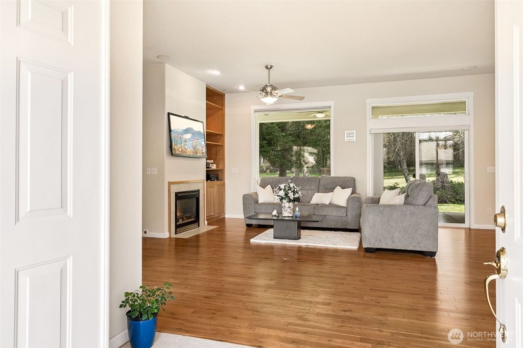 Photo of 4202 campus green Loop NE, Lacey, WA 98516 (MLS # 2504320)