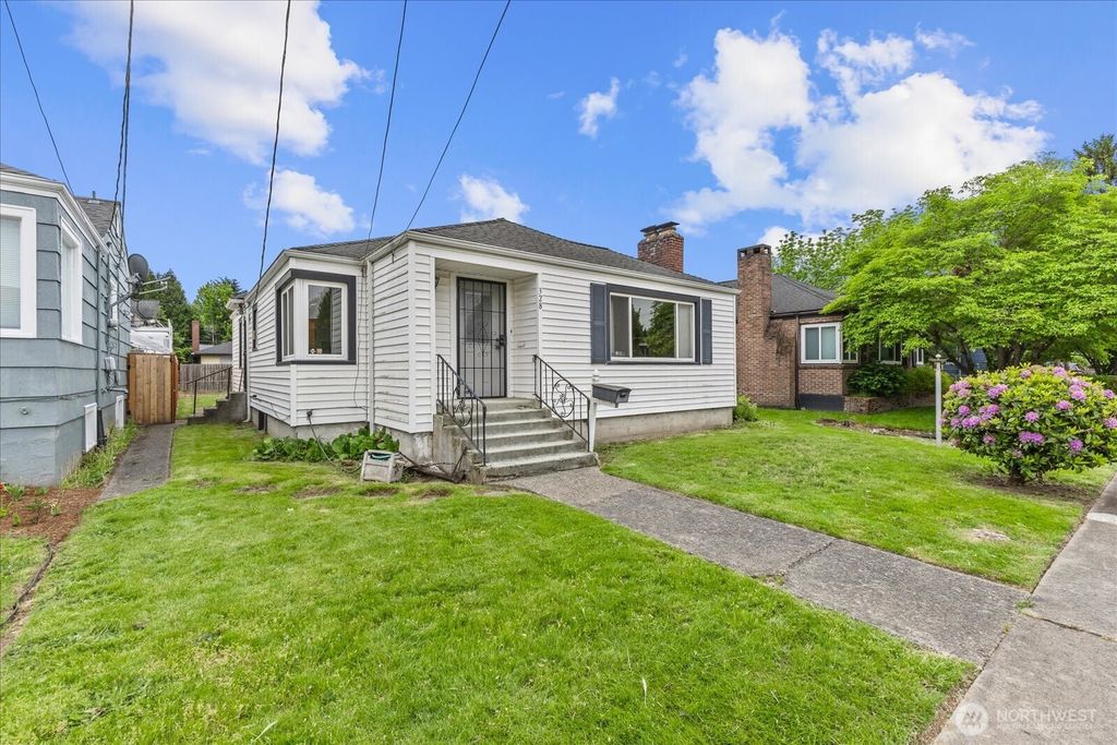 Photo of 328 Garden Avenue N, Renton, WA 98057 (MLS # 2526310)