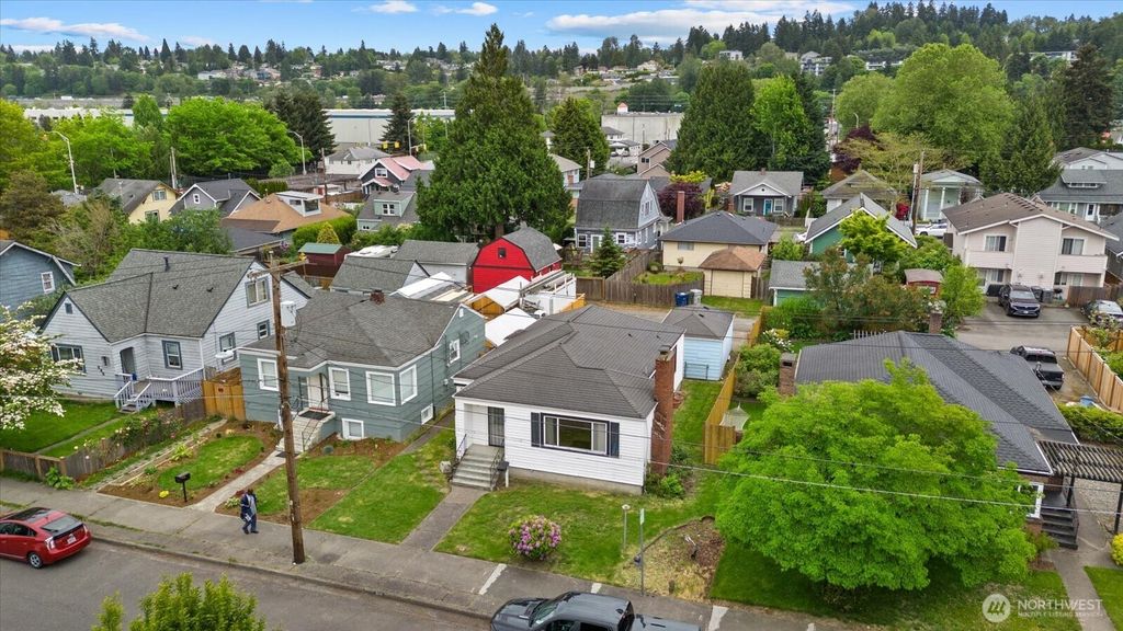 Photo of 328 Garden Avenue N, Renton, WA 98057 (MLS # 2526310)
