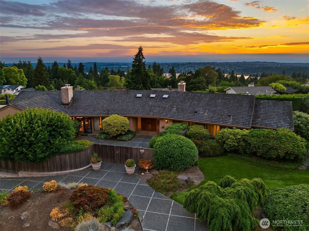 Photo of 6805 83rd Avenue SE, Mercer Island, WA 98040 (MLS # 2415450)