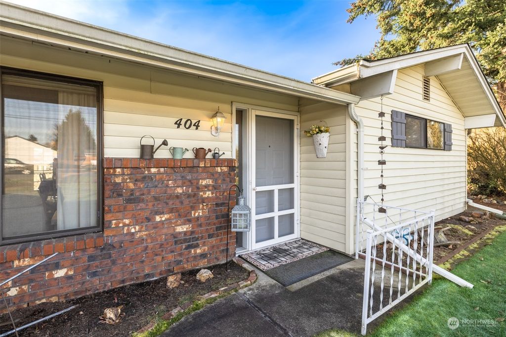 Photo of 404 4th Avenue SE, Pacific, WA 98047 (MLS # 2325762)