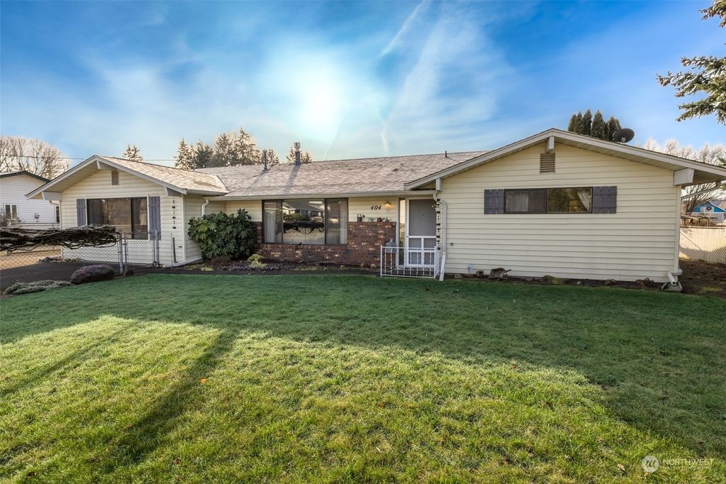 Photo of 404 4th Avenue SE, Pacific, WA 98047 (MLS # 2325762)