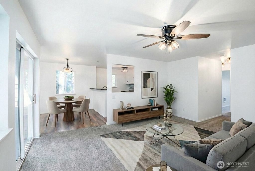 Photo of 595 Newport Way NW #D4, Issaquah, WA 98027 (MLS # 2479526)