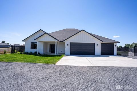 Photo of 6409 Road 2.15 NE, Moses Lake, WA 98837 (MLS # 2524934)
