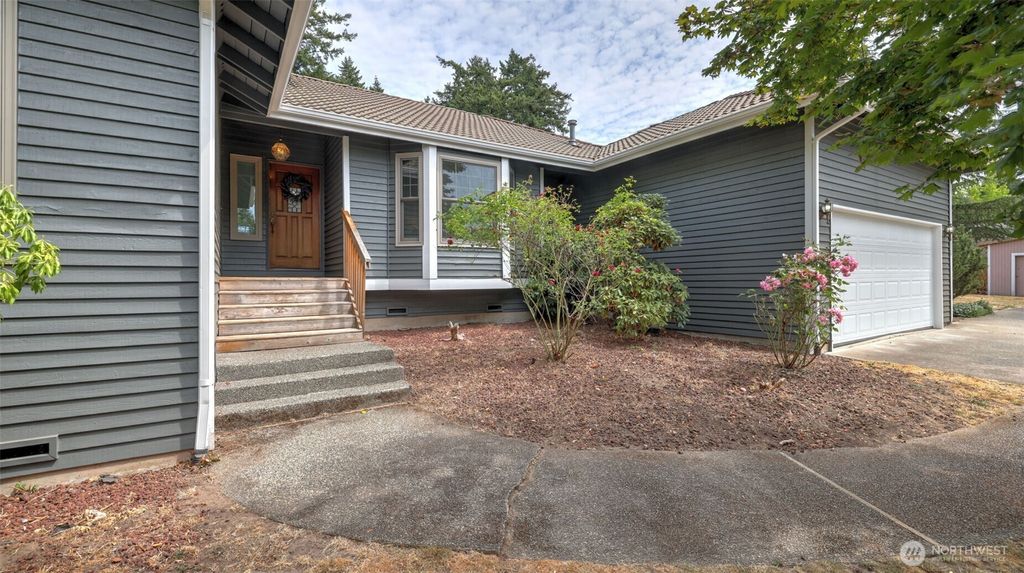 Photo of 20024 100th Avenue SE, Kent, WA 98031 (MLS # 2418511)