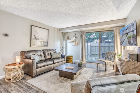 Photo of 1535 Castlerock Avenue #10, Wenatchee, WA 98801 (MLS # 2467195)