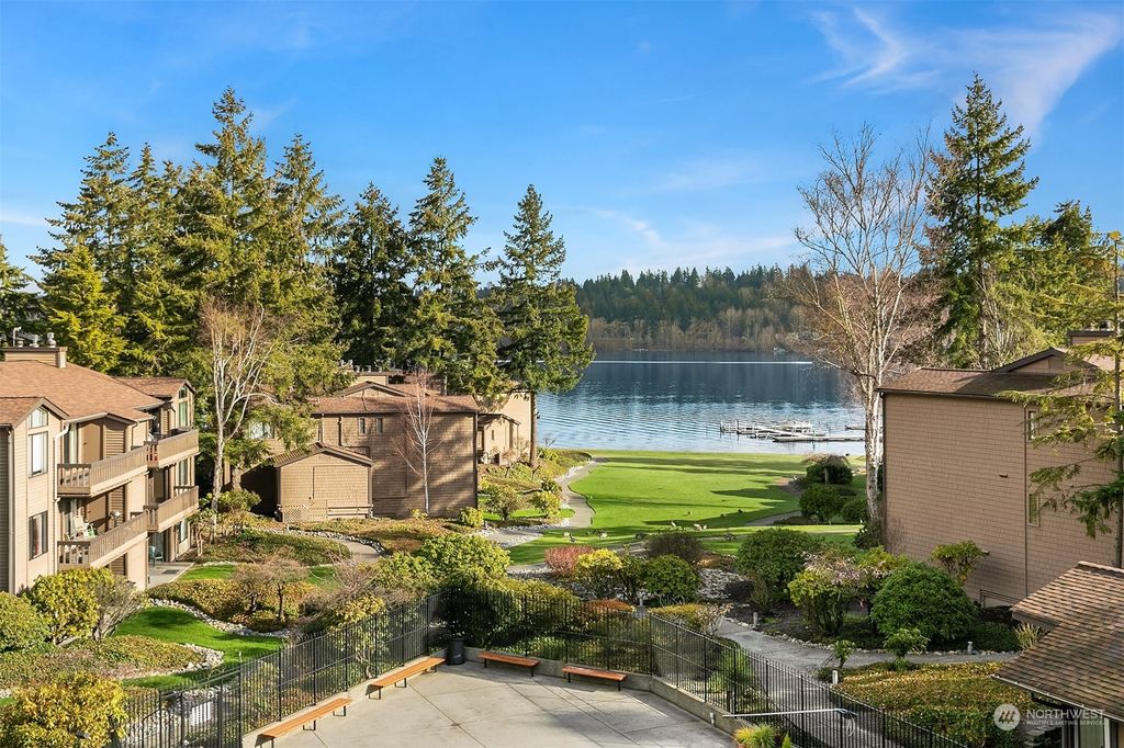 Photo of 17458 NE 40th Place #E5, Redmond, WA 98052 (MLS # 2032510)
