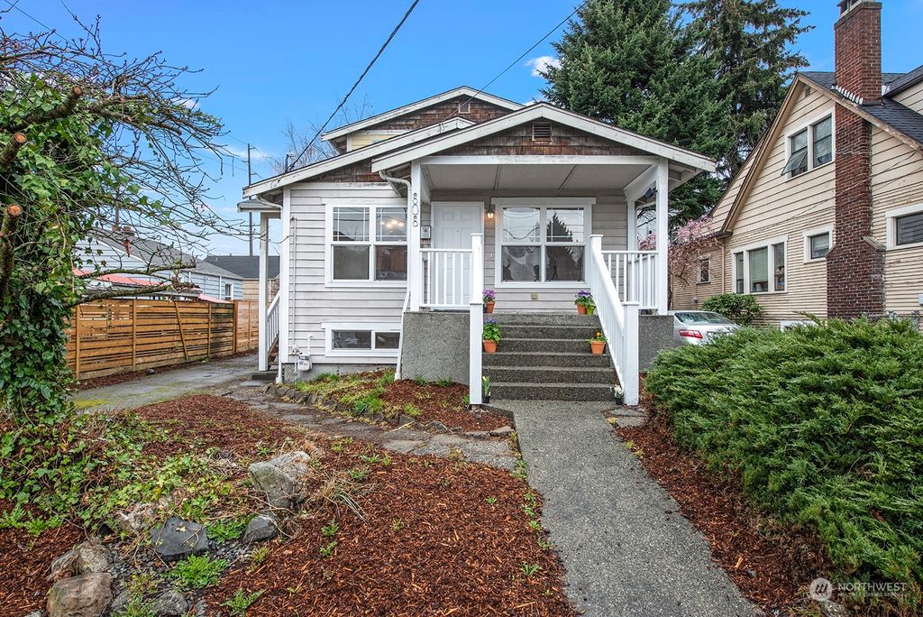 Photo of 808 NE 70th Street, Seattle, WA 98115 (MLS # 2047997)