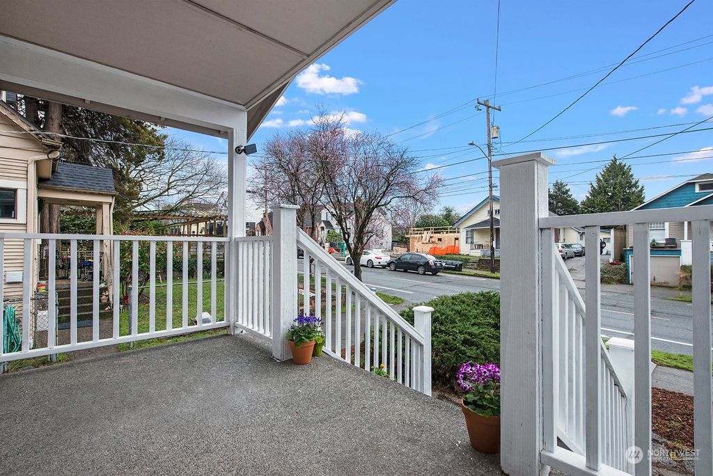 Photo of 808 NE 70th Street, Seattle, WA 98115 (MLS # 2047997)