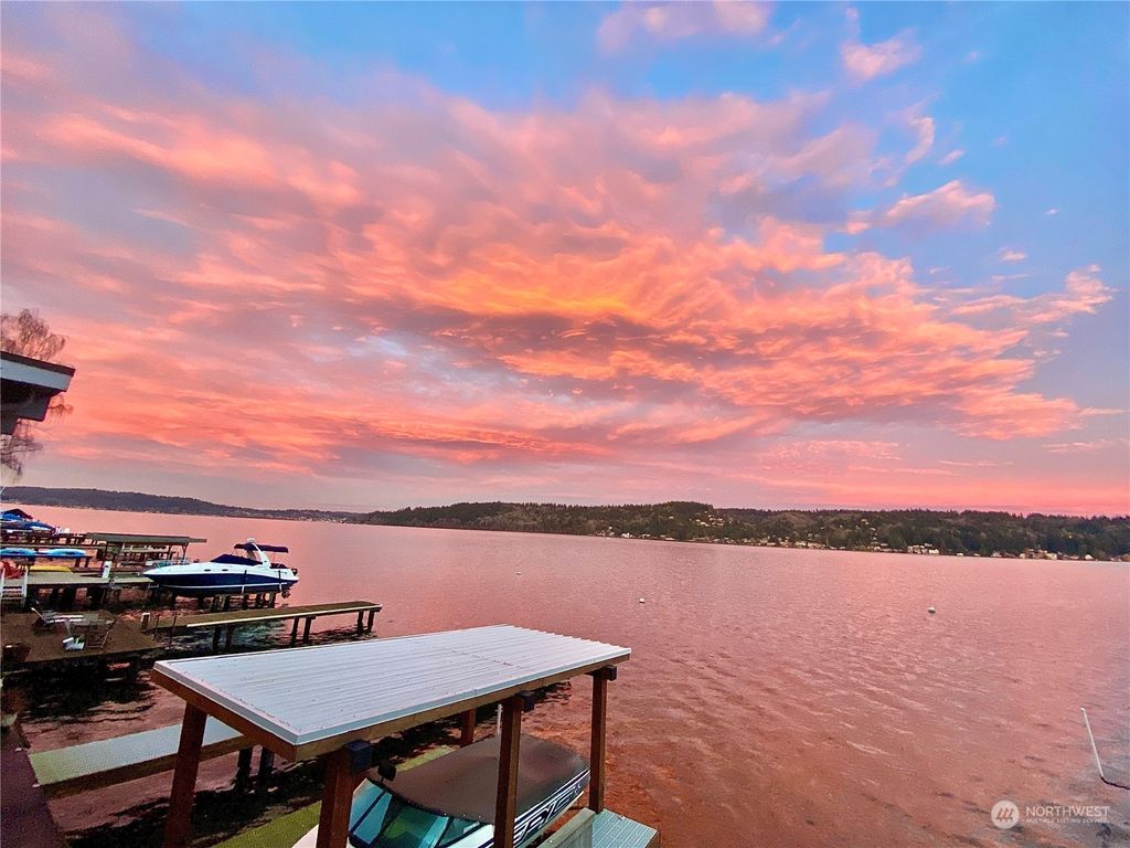 Photo of 11764 Riviera Place NE, Seattle, WA 98125 (MLS # 2041248)