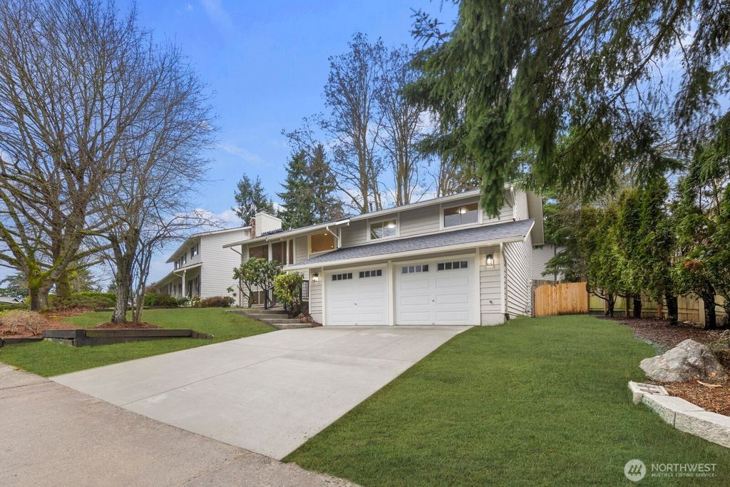 Photo of 13018 NE 134th Place, Kirkland, WA 98034 (MLS # 2476834)