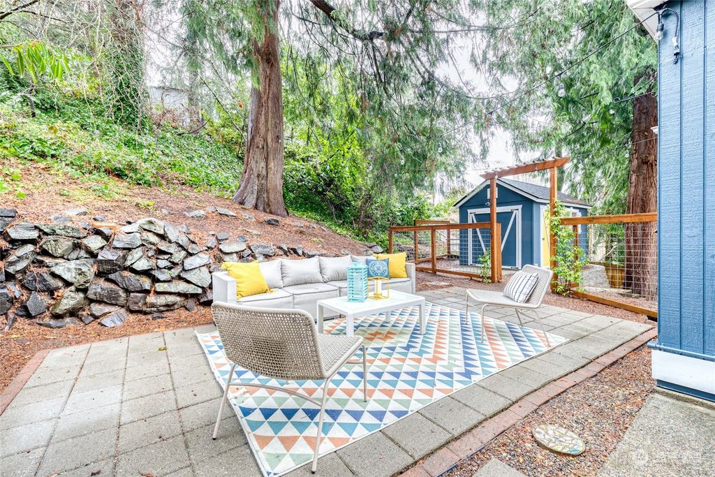 Photo of 9610 17th Avenue NE, Seattle, WA 98115 (MLS # 2187248)