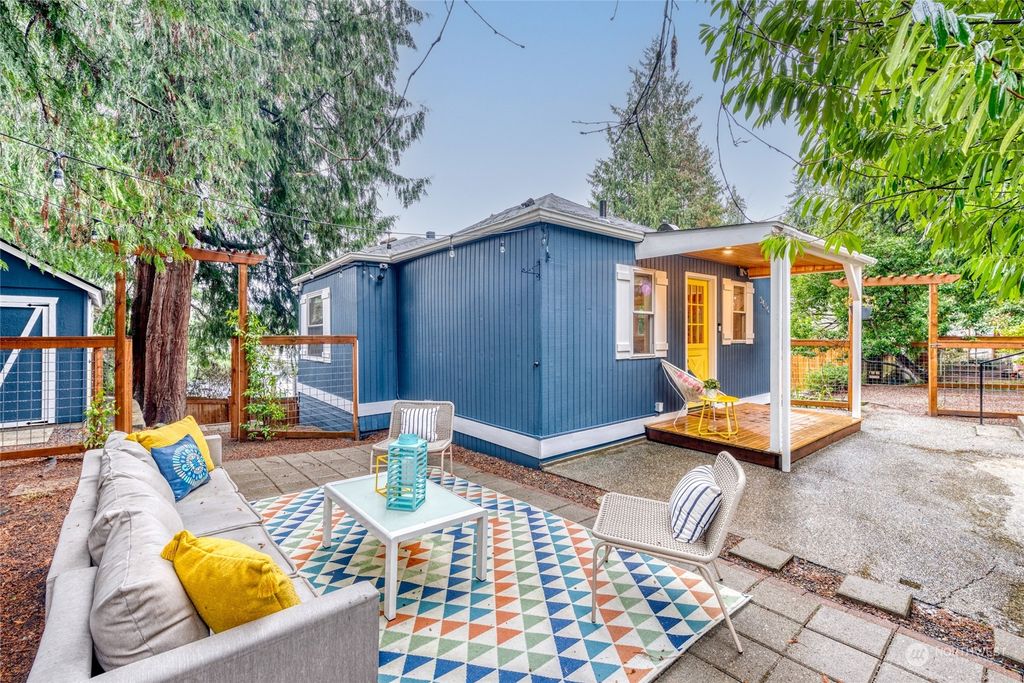 Photo of 9610 17th Avenue NE, Seattle, WA 98115 (MLS # 2187248)