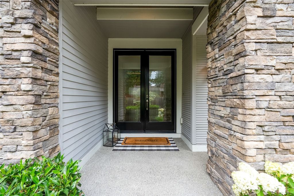 Photo of 619 Graham Avenue NE, Renton, WA 98059 (MLS # 2434102)