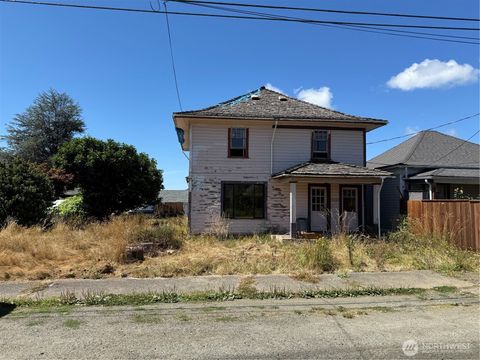 Photo of 222 12th Street, Raymond, WA 98577 (MLS # 2420359)