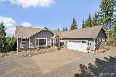 Photo of 341 W Reeves Hill Drive, Shelton, WA 98584 (MLS # 2514484)