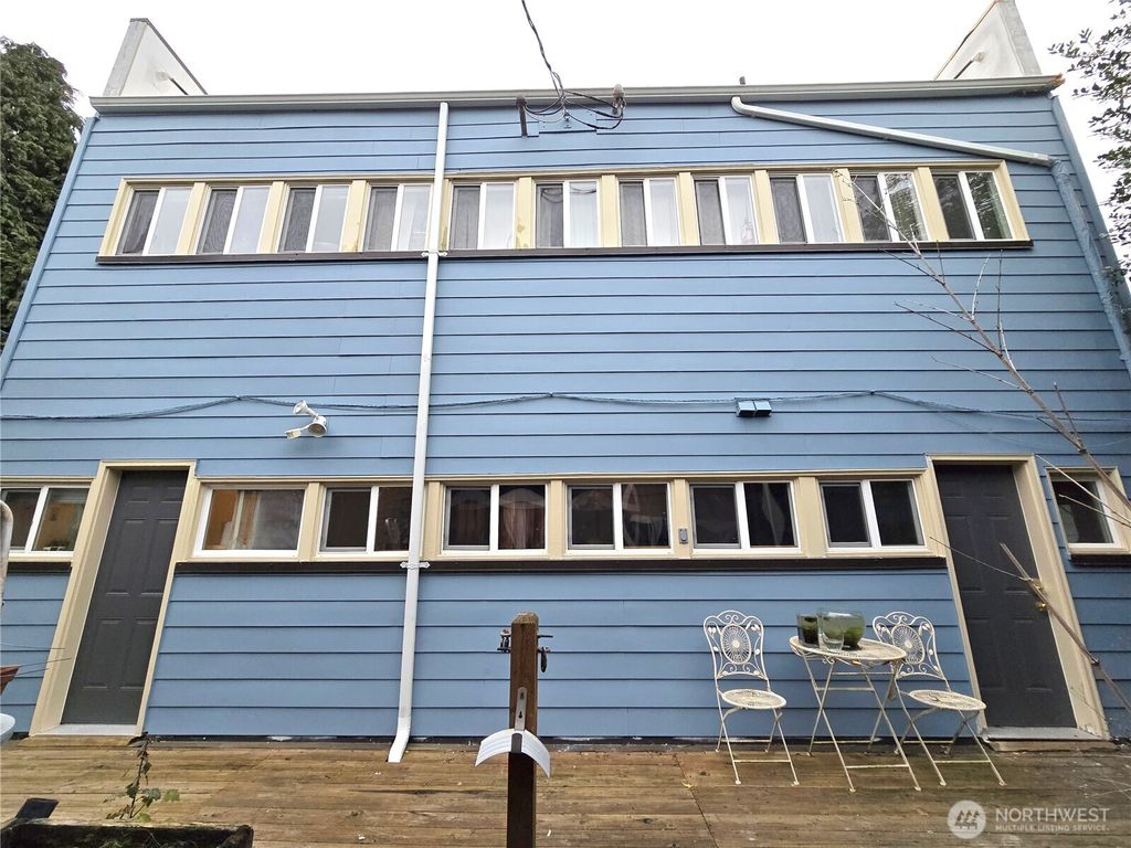 Photo of 4121 Dayton Avenue N, Seattle, WA 98103 (MLS # 2338205)