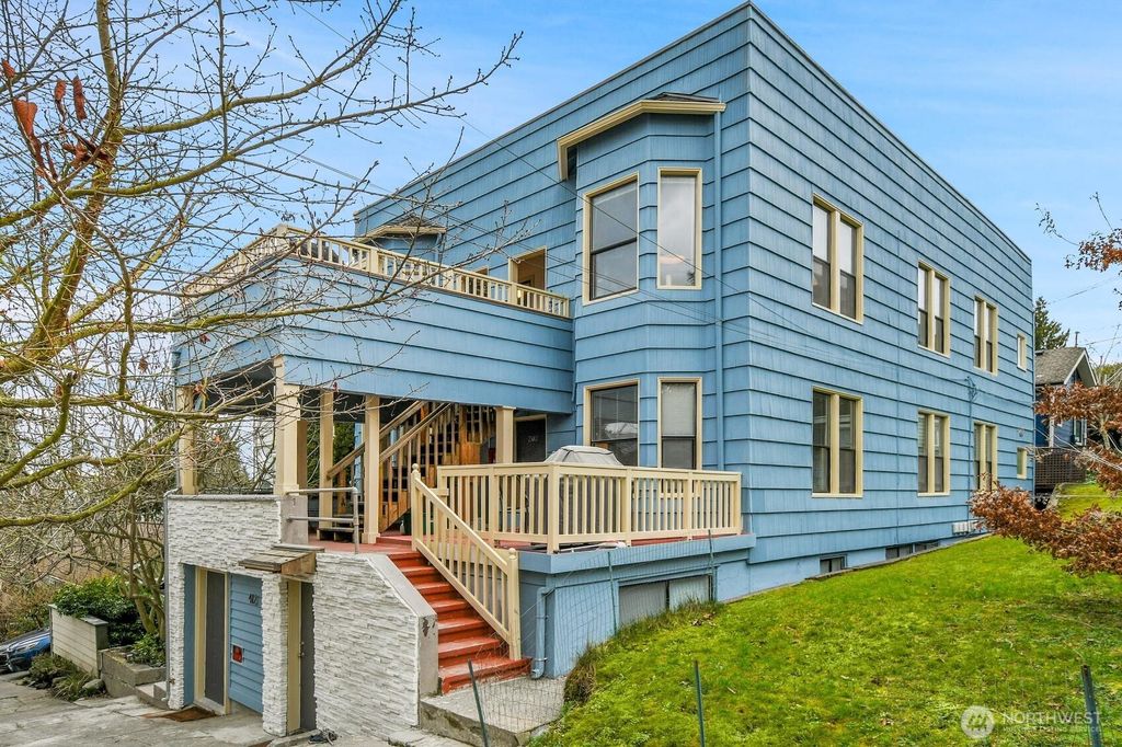 Photo of 4121 Dayton Avenue N, Seattle, WA 98103 (MLS # 2338205)
