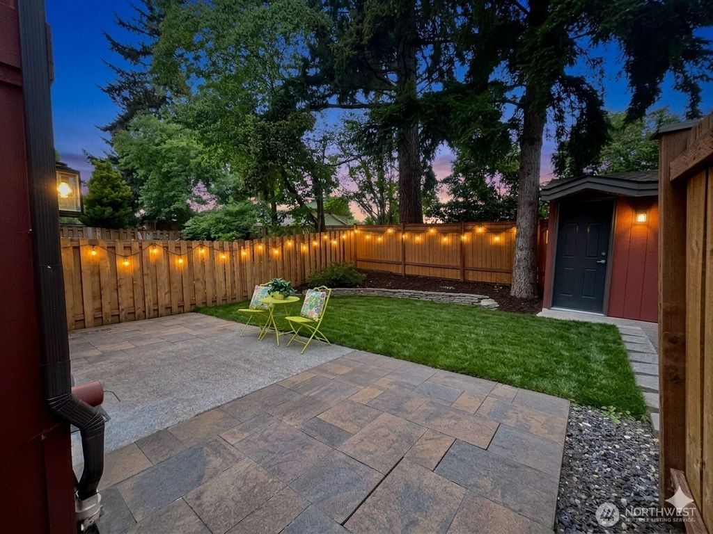 Photo of 2138 N 113th Street #B, Seattle, WA 98133 (MLS # 2546550)