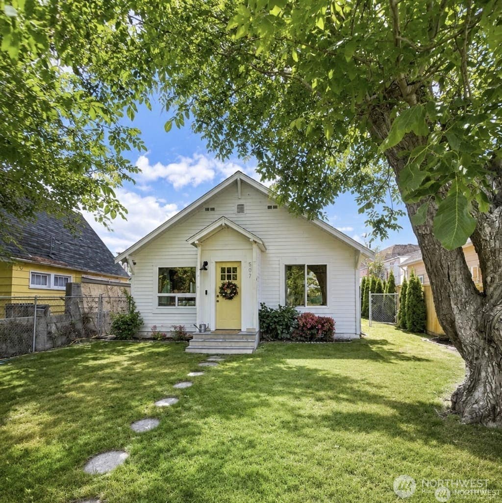 Photo of 507 E Wapato Avenue, Chelan, WA 98816 (MLS # 2570273)