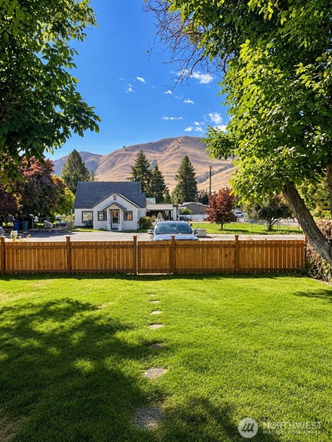 Photo of 507 E Wapato Avenue, Chelan, WA 98816 (MLS # 2570273)