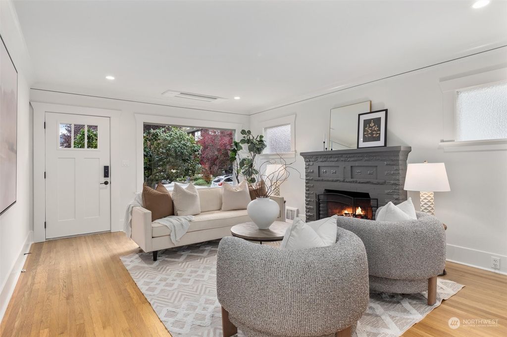 Photo of 1621 N 55th Street, Seattle, WA 98103 (MLS # 2307280)